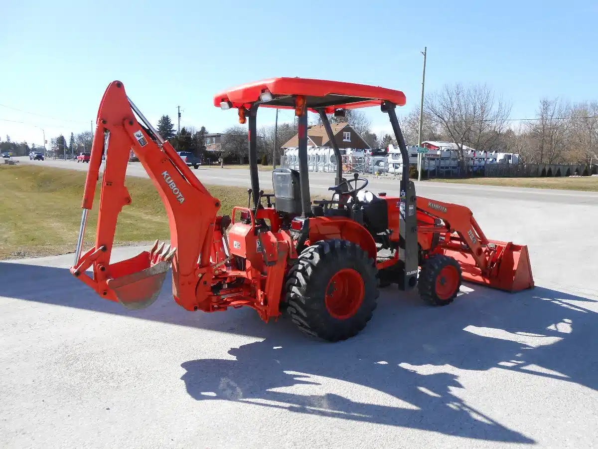 Gallery image 2 for 2009 Kubota B26 Backhoe Loader