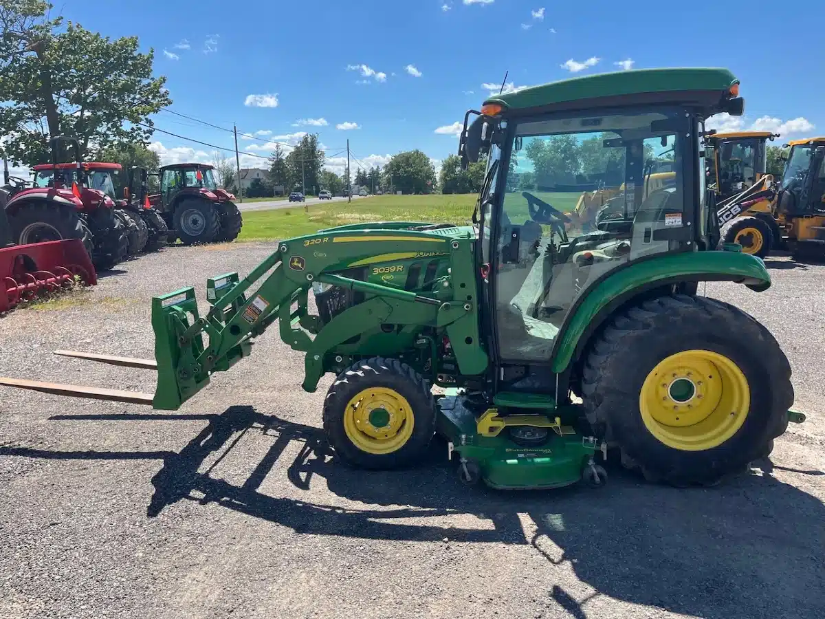 Photo de la Galerie 1 pour 2023 John Deere 3039R Tracteur
