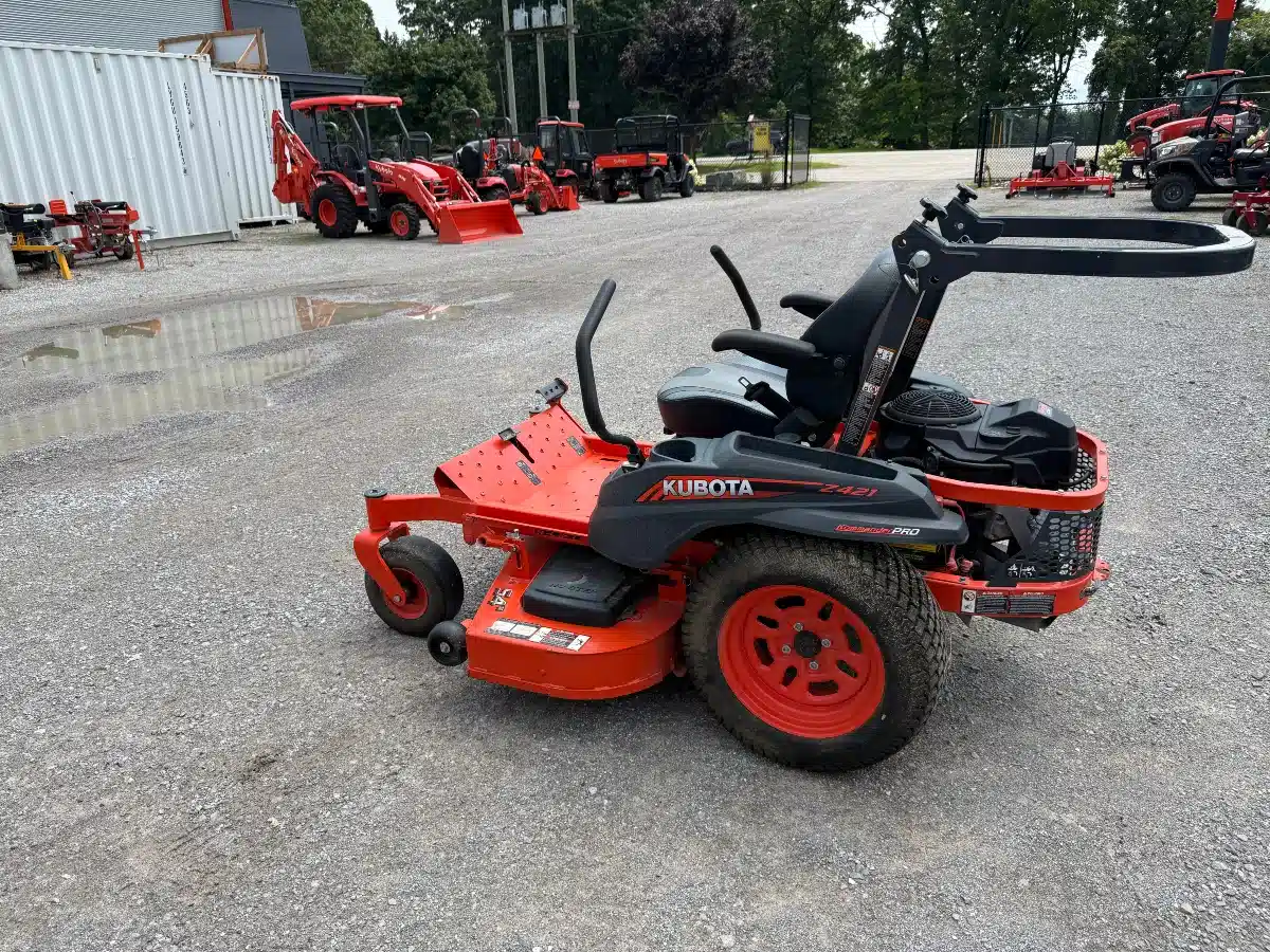 Gallery image 2 for Kubota Z421KW-54 Mower - Zero Turn