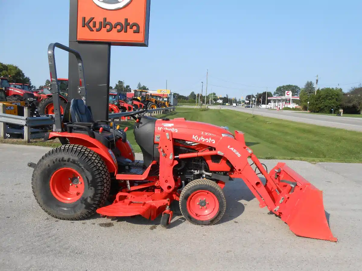 Gallery image 2 for 2021 Kubota LX3310 Tractor