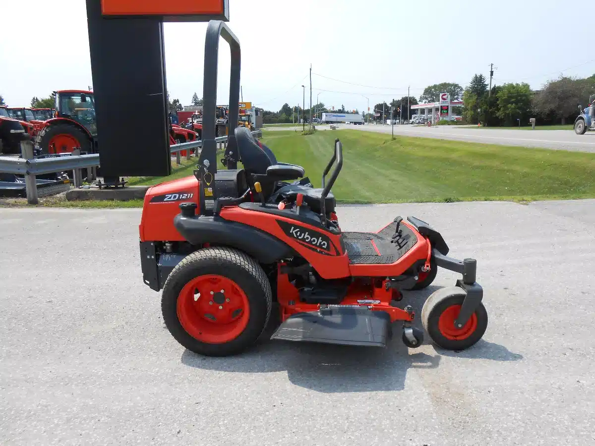 Gallery image 2 for 2021 Kubota ZD1211-3-60 Mower - Zero Turn