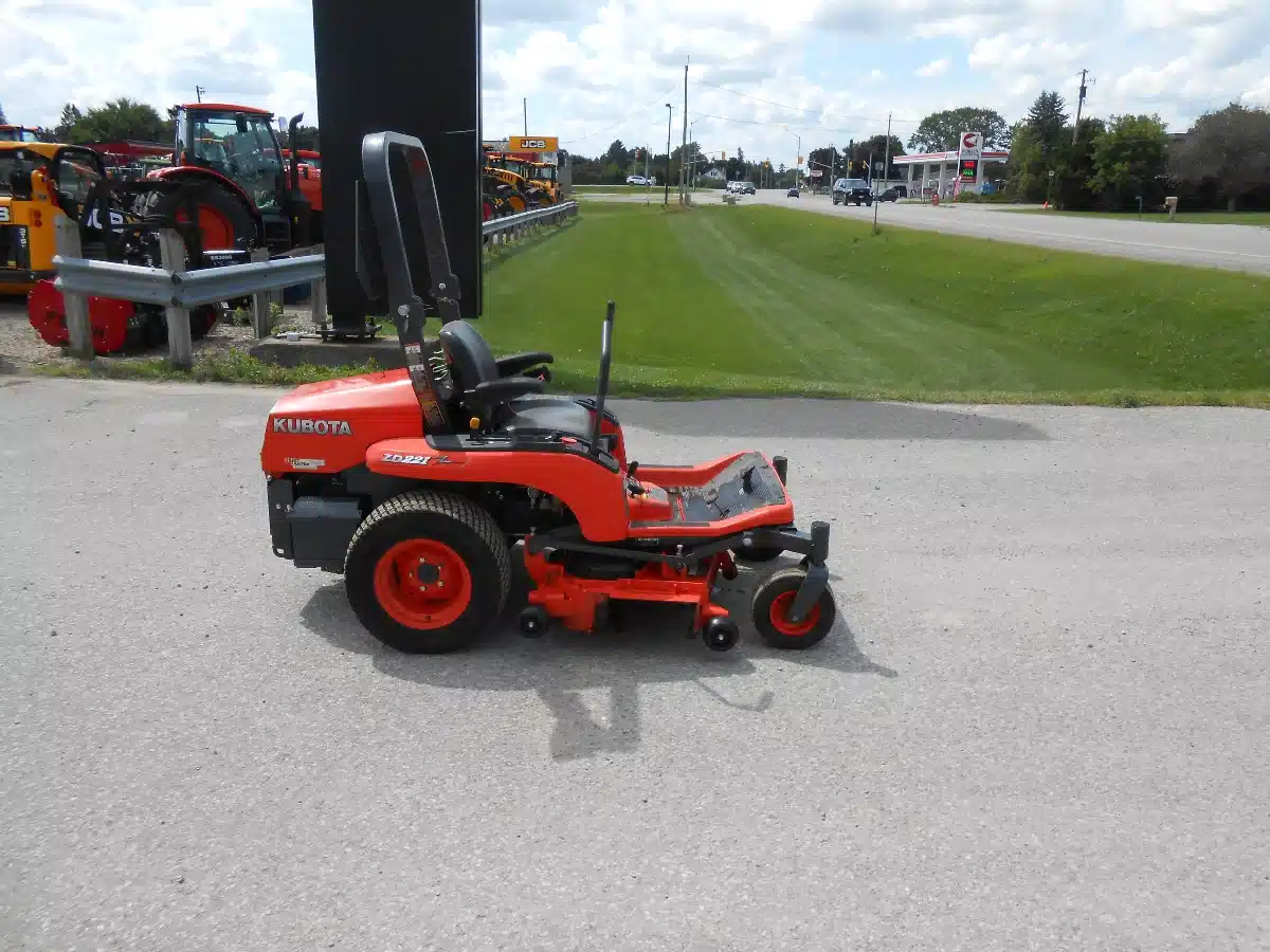 Photo de la Galerie 2 pour 2015 Kubota ZD221 Tondeuse à rayon de braquage zéro