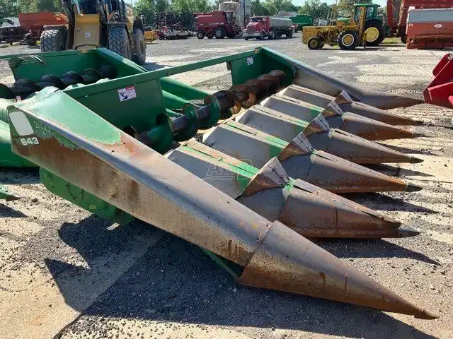 Gallery image 1 for Used John Deere 643 Header - Row Crop