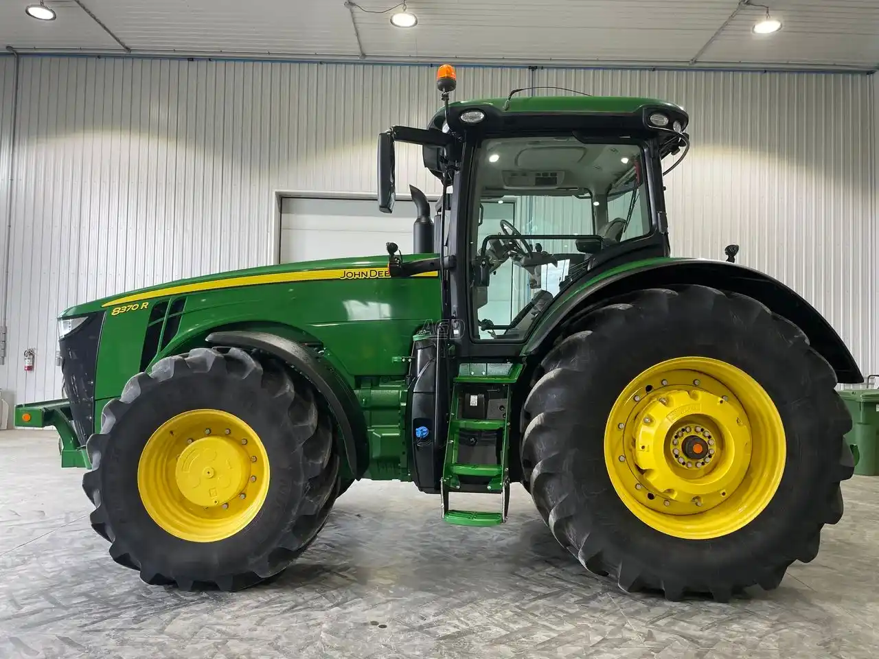 Gallery image 1 for Used 2021 John Deere 8370R Tractor