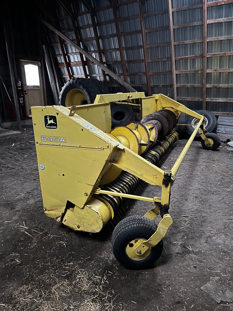 Gallery image 1 for Used John Deere 645A Header - Pickup