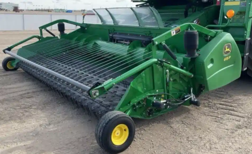 Gallery image 1 for Used 2011 John Deere 615P Header - Pickup