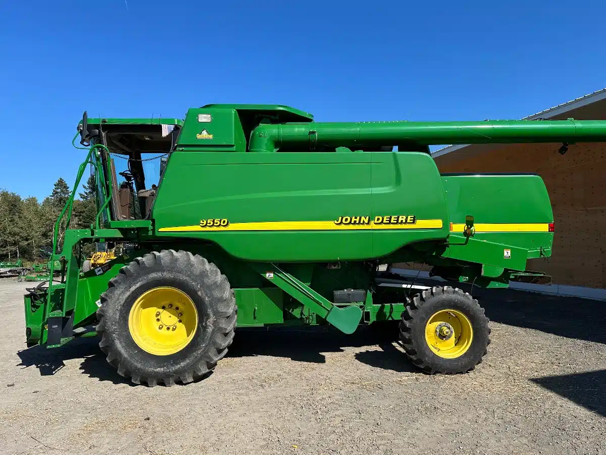 Gallery image 1 for Used 2000 John Deere 9550 Combine