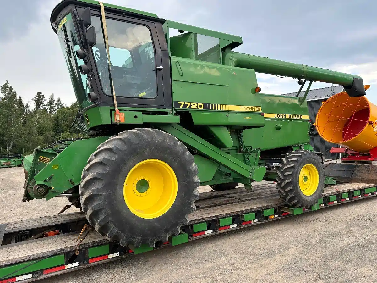 Gallery image 1 for Used 1986 John Deere 7720 TITAN II Combine
