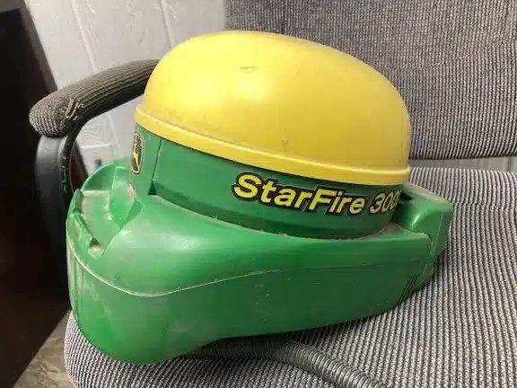 Gallery image 1 for Used John Deere STARFIRE 3000 GPS Receiver