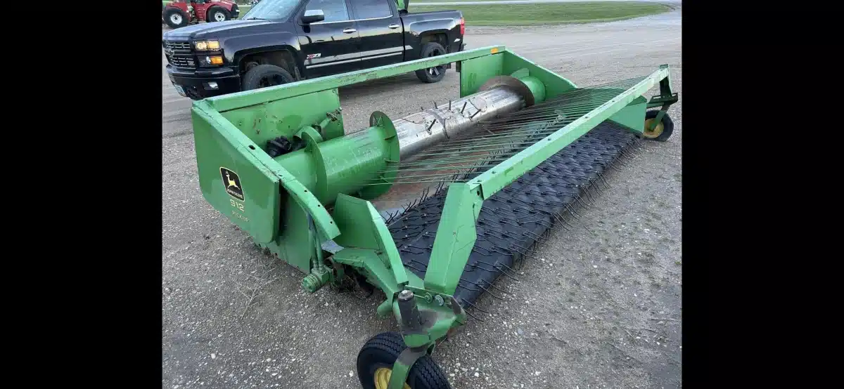 Gallery image 1 for Used John Deere 212 Header - Pickup