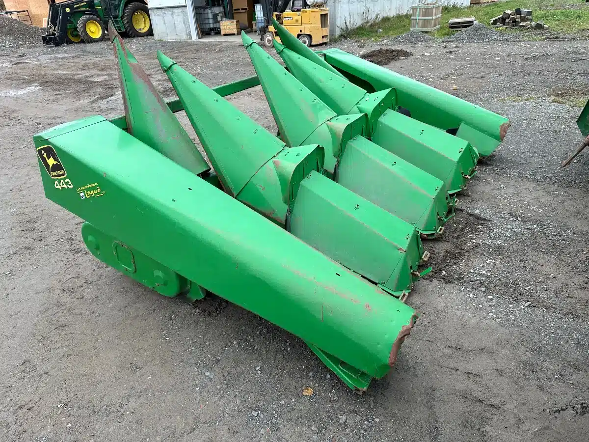 Gallery image 1 for Used John Deere 443 Header - Row Crop