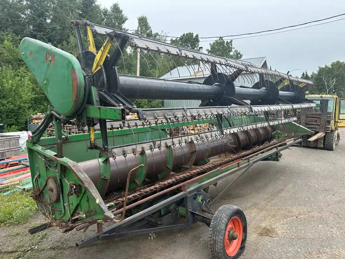Gallery image 2 for Used John Deere 222 Header - Auger