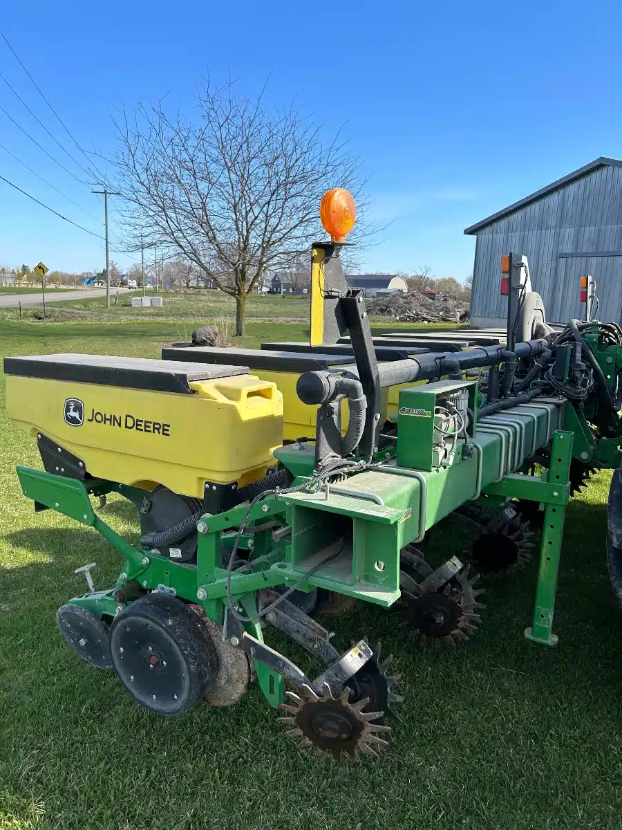 Gallery image 2 for 2017 John Deere 1705 Planter