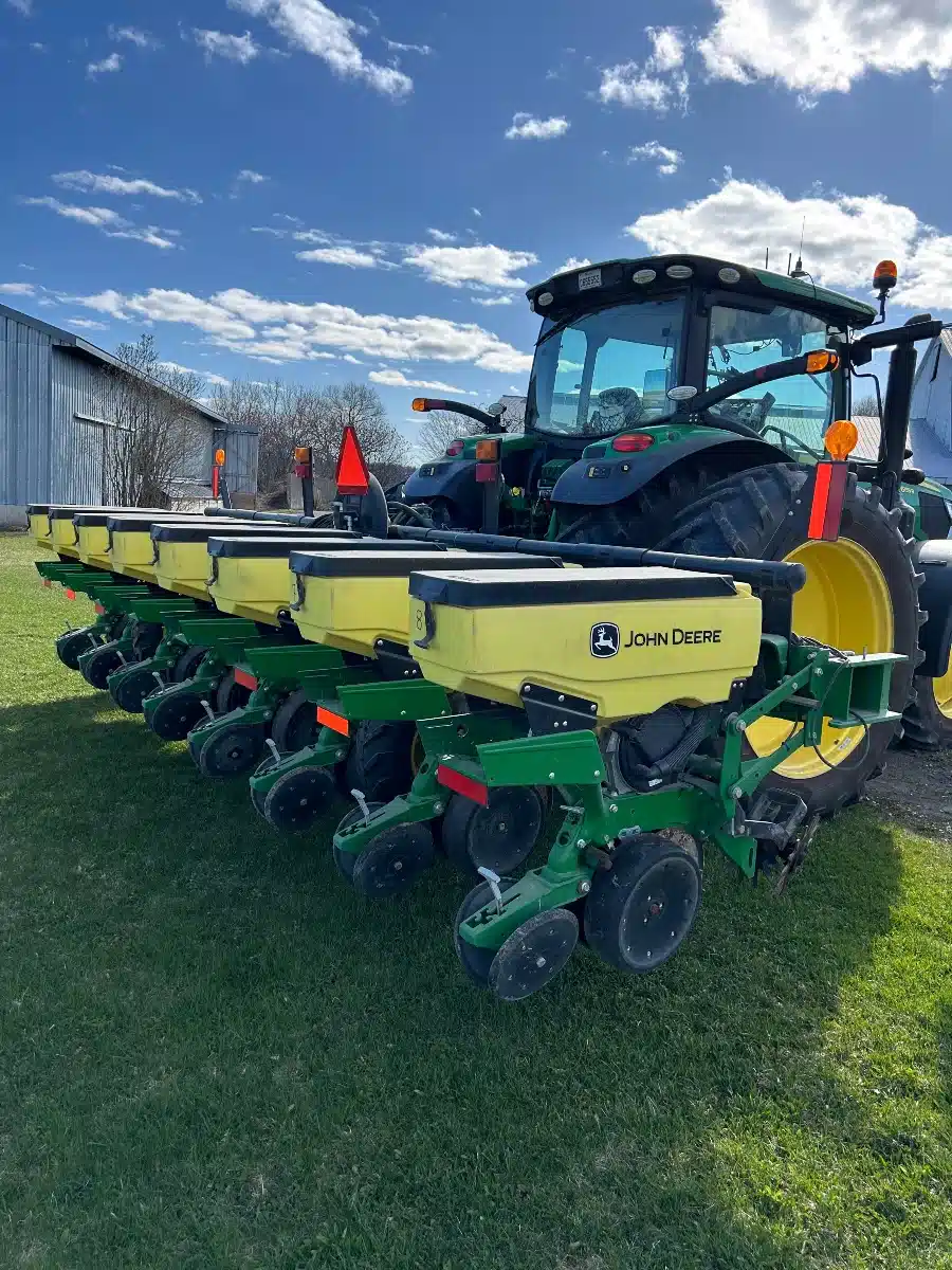 Gallery image 1 for 2017 John Deere 1705 Planter