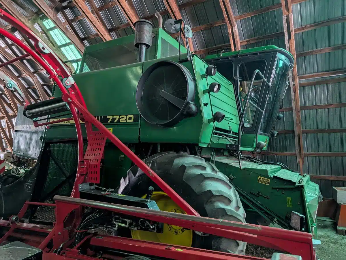 Gallery image 1 for Used 1986 John Deere 7720 TITAN II Combine