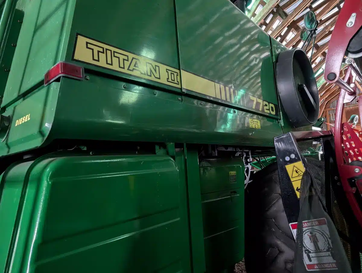 Gallery image 2 for Used 1986 John Deere 7720 TITAN II Combine
