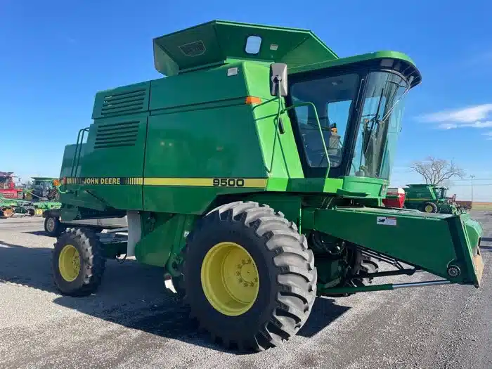 Gallery image 1 for Used 1992 John Deere 9500 Combine