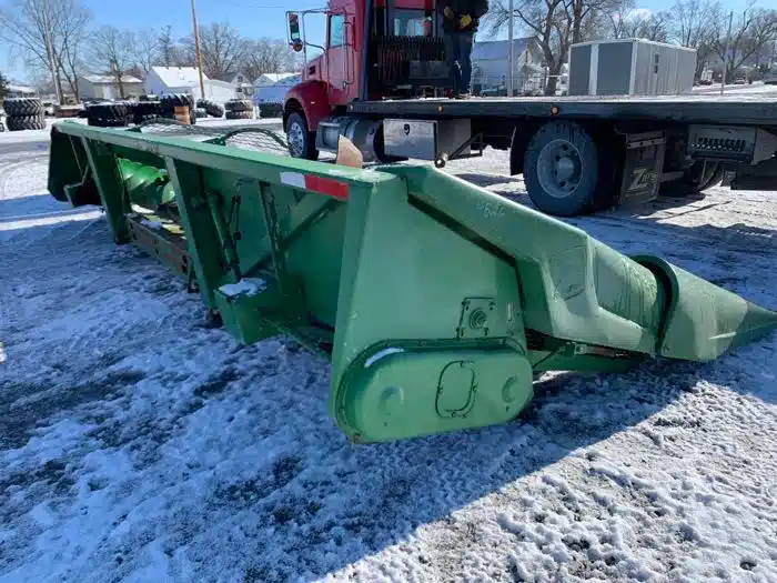Gallery image 2 for Used John Deere 843 Header - Row Crop