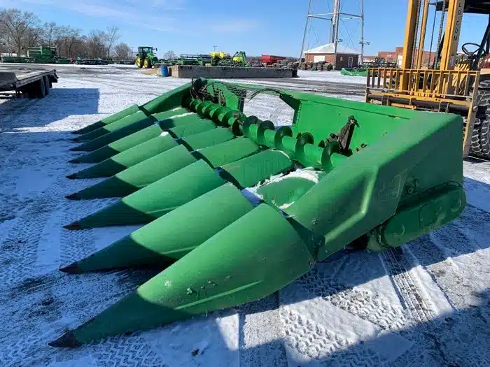 Gallery image 1 for Used John Deere 843 Header - Row Crop