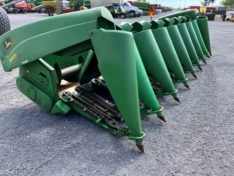 Gallery image 1 for Used John Deere 893 Header - Row Crop