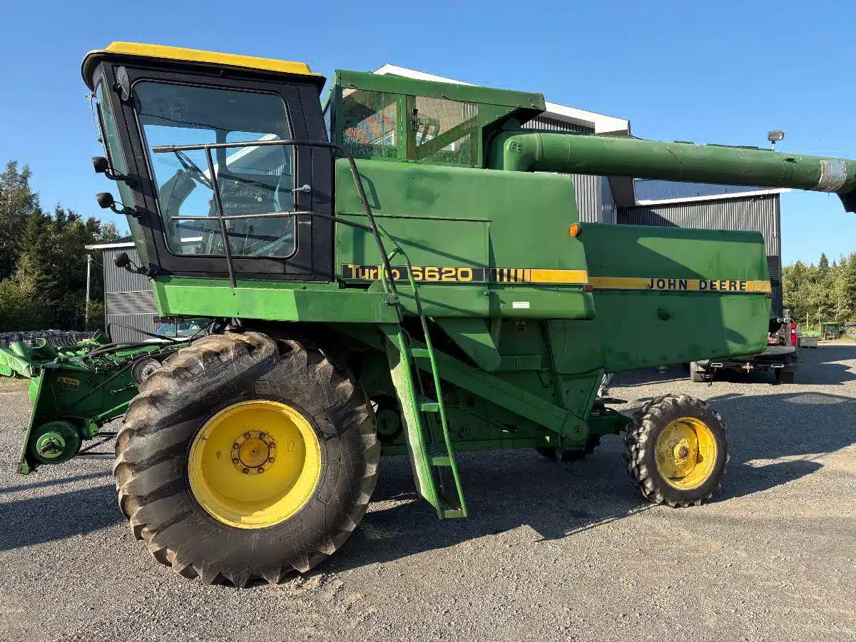 Gallery image 1 for Used 1981 John Deere 6620 Combine