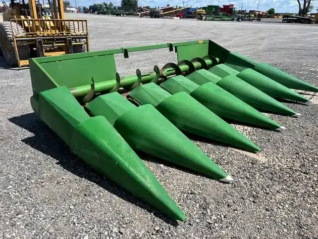 Gallery image 1 for John Deere 643 Header - Row Crop