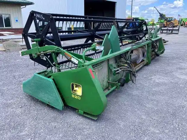 Gallery image 2 for Used 1996 John Deere 920F Header - Flex