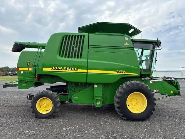 Gallery image 2 for Used 2001 John Deere 9450 Combine