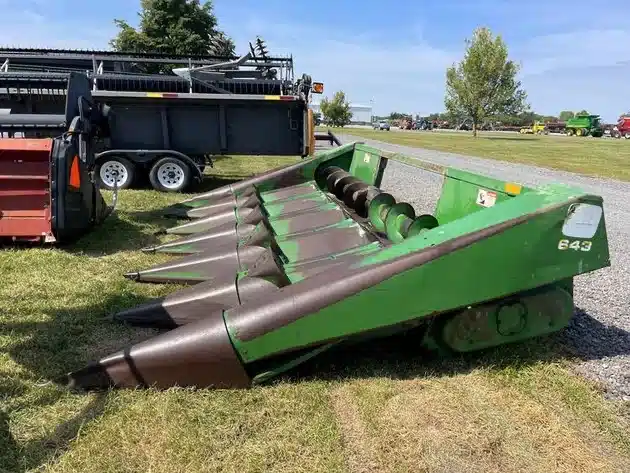 Gallery image 1 for John Deere 643 Header - Row Crop