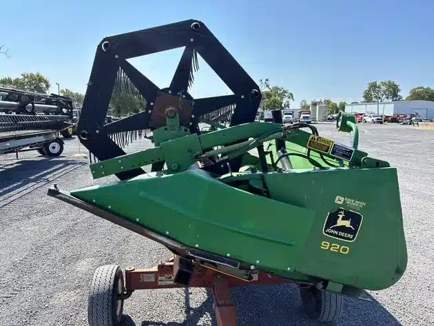 Gallery image 1 for Used 1993 John Deere 920F Header - Flex