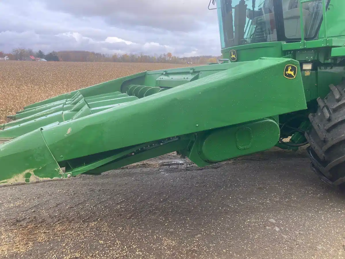 Used John Deere 643 Header - Row Crop