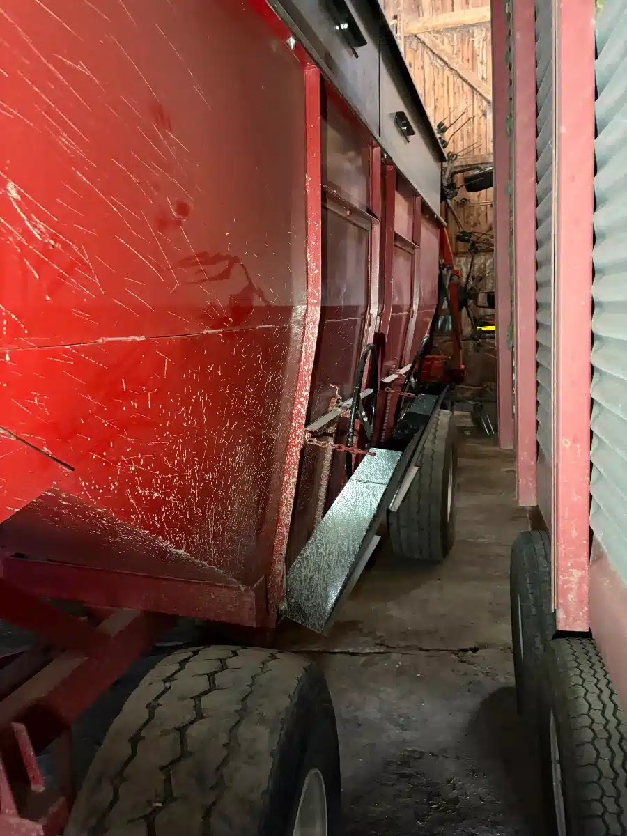 Gallery image 2 for 2004 Parker 450 Grain Cart