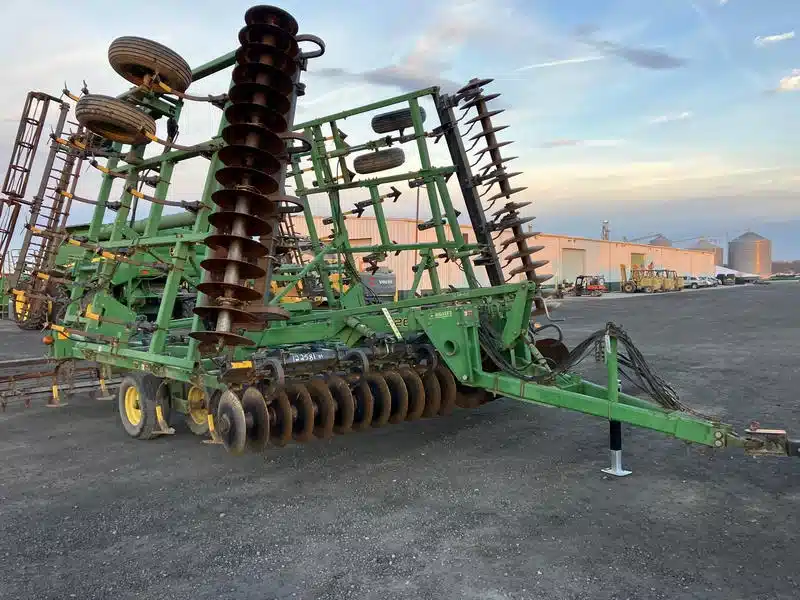 Gallery image 1 for John Deere 726 Mulch Finisher