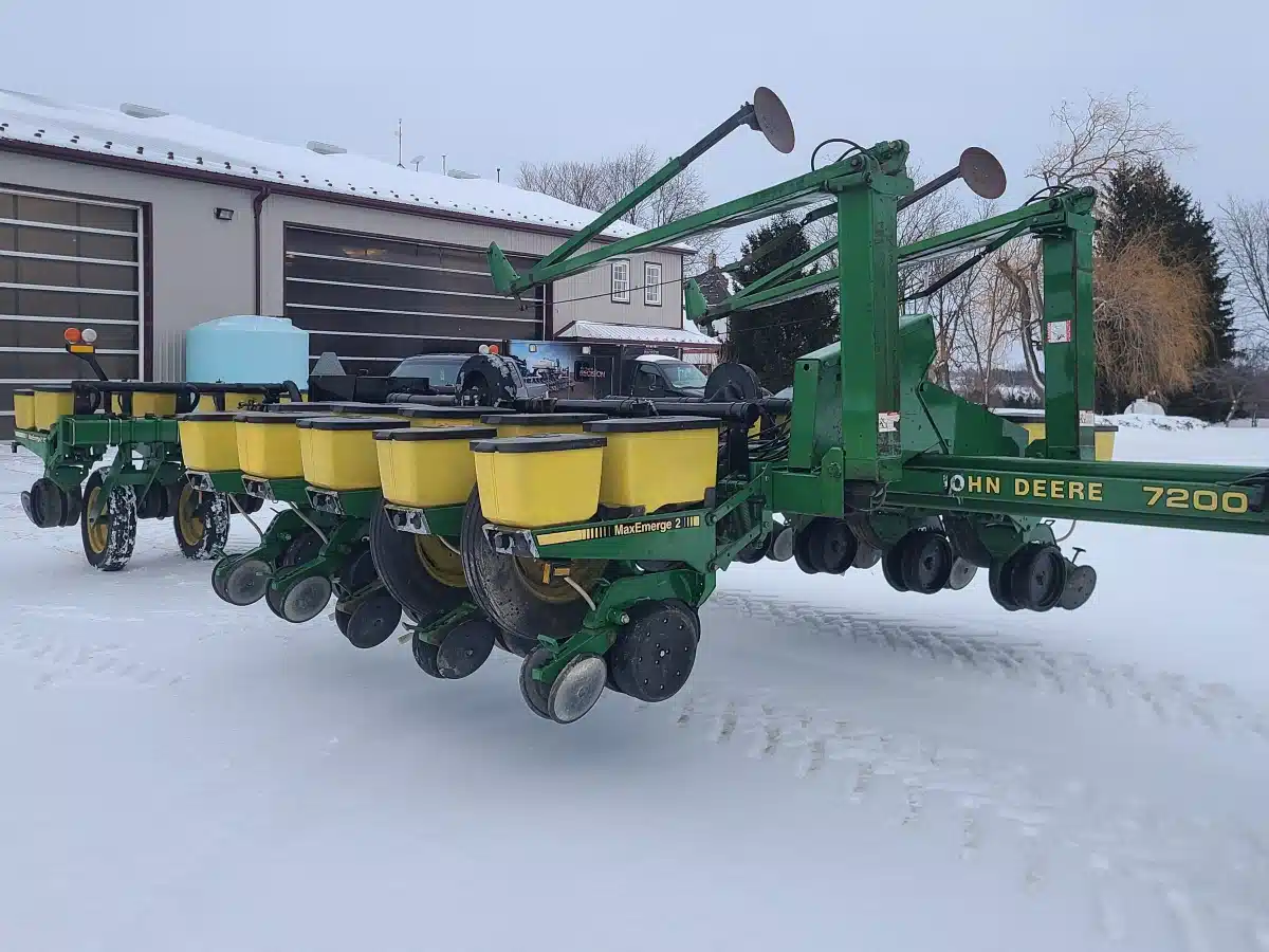 Gallery image 1 for Used John Deere 7200 Planter