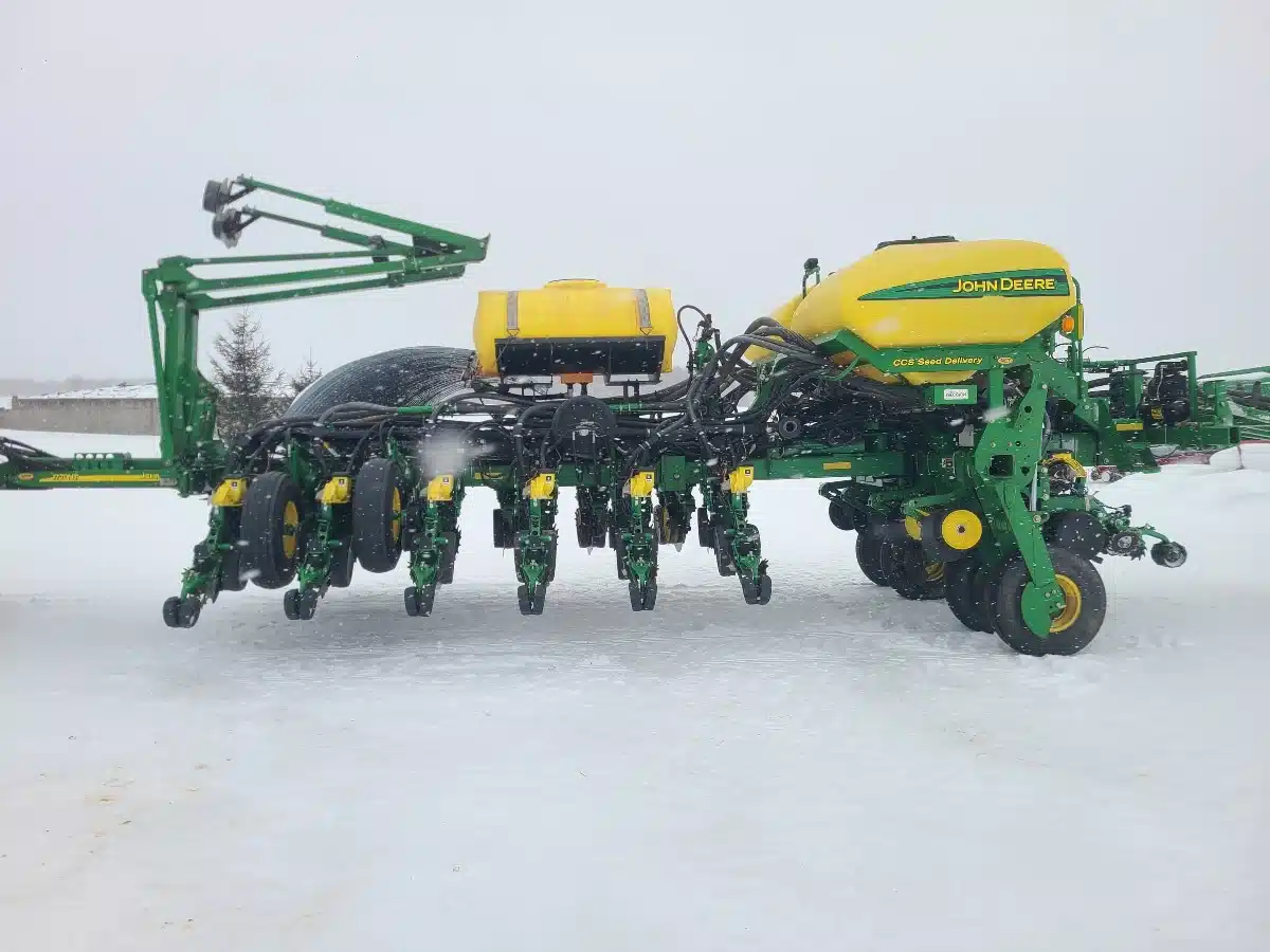 Gallery image 2 for John Deere 1770NT CCS Planter