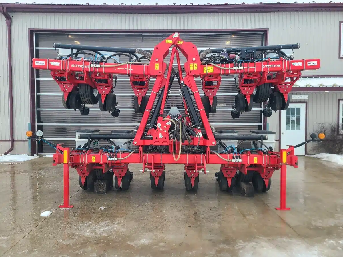 Used 2020 White Planters 9772 Planter