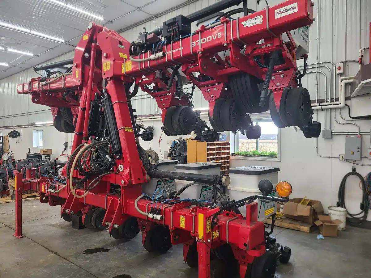 Used 2020 White Planters 9772 Planter