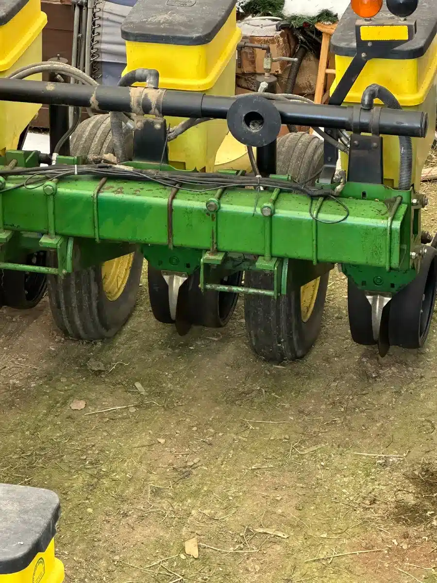 Gallery image 2 for John Deere 7200 Planter