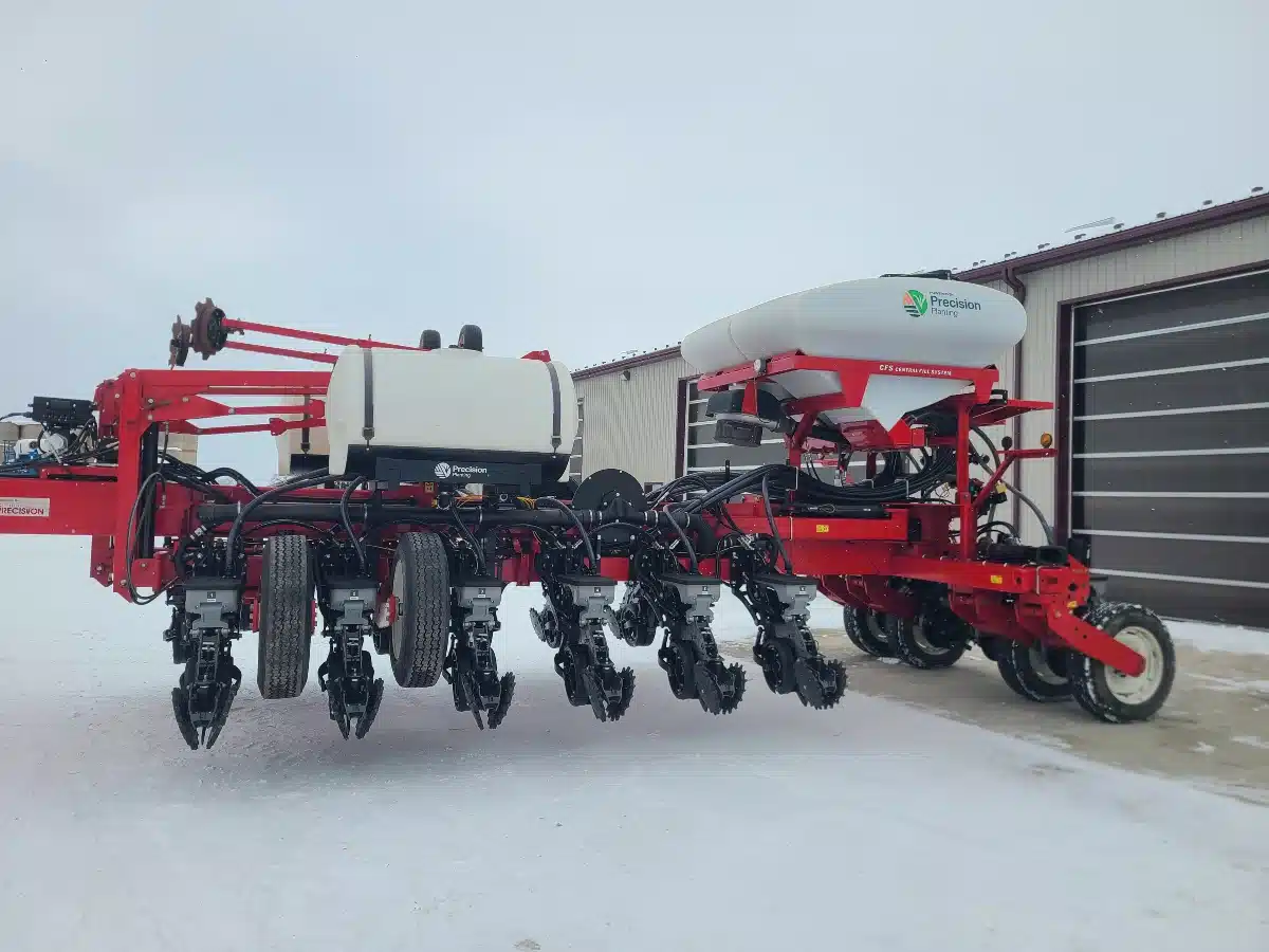 Gallery image 2 for Massey Ferguson 8816 Planter