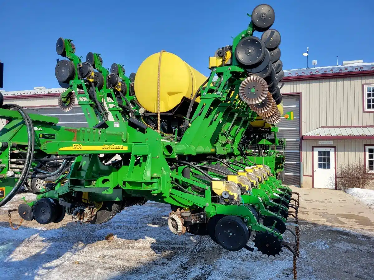 Gallery image 2 for 2012 John Deere 1790CCS Planter