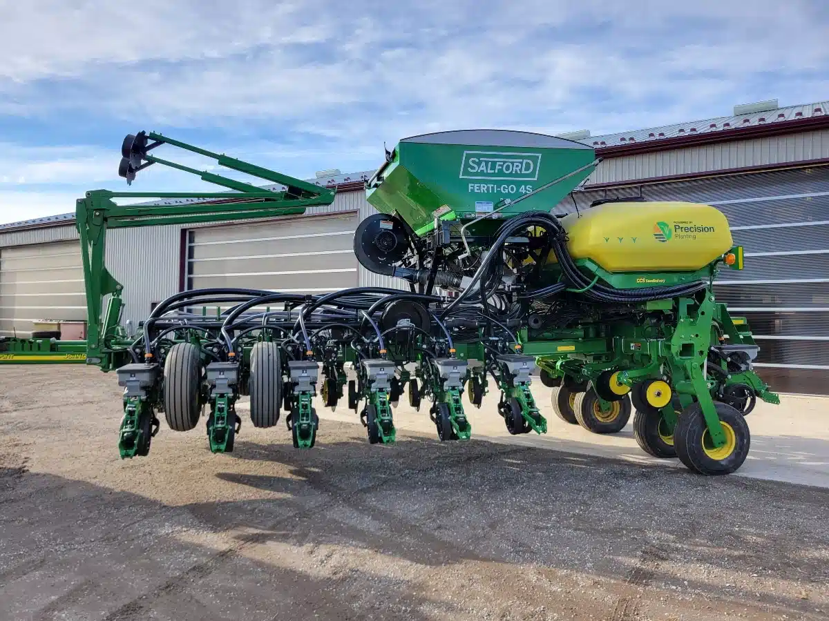 Gallery image 2 for John Deere 1770NT CCS Planter