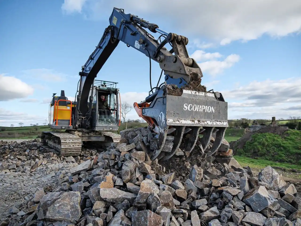 Gallery image 2 for New 2025 MDE Machinery SCORPION S900 Grapple