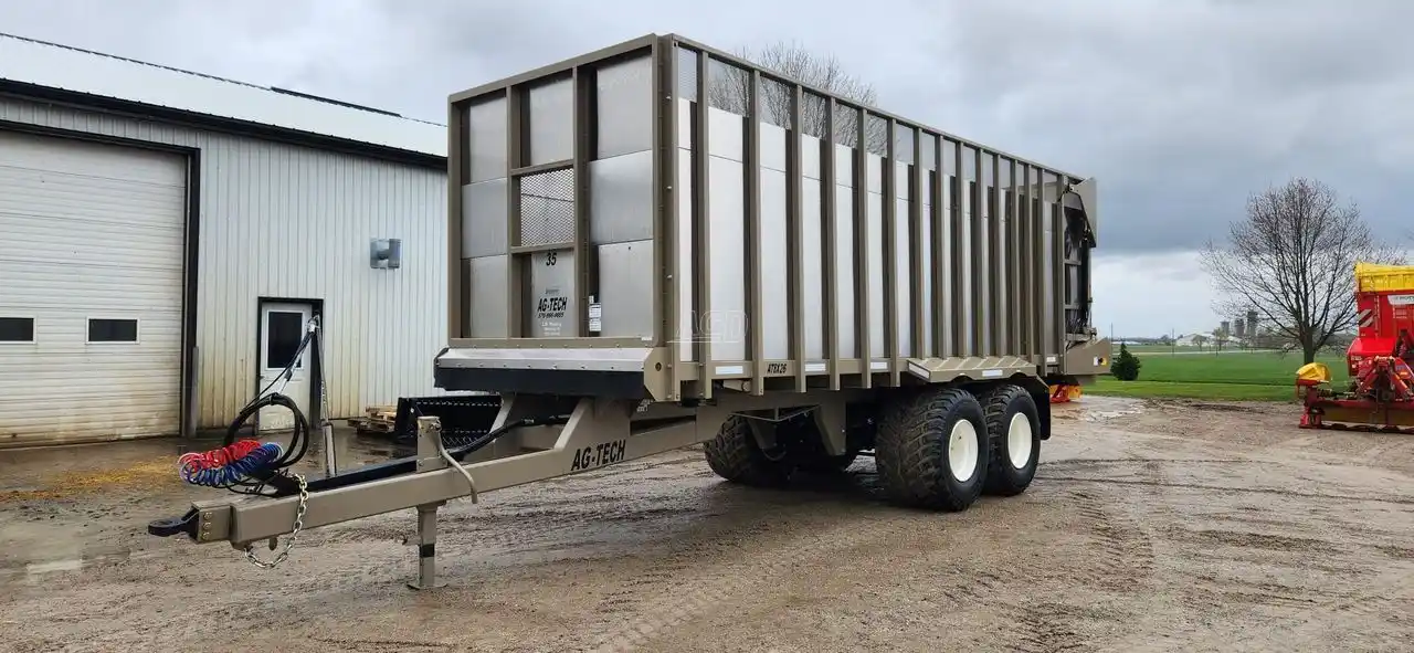 Image pour Neuf 2023 AgTec AG-TECH AT8X26 Forage Wagon Boîte à fourrage