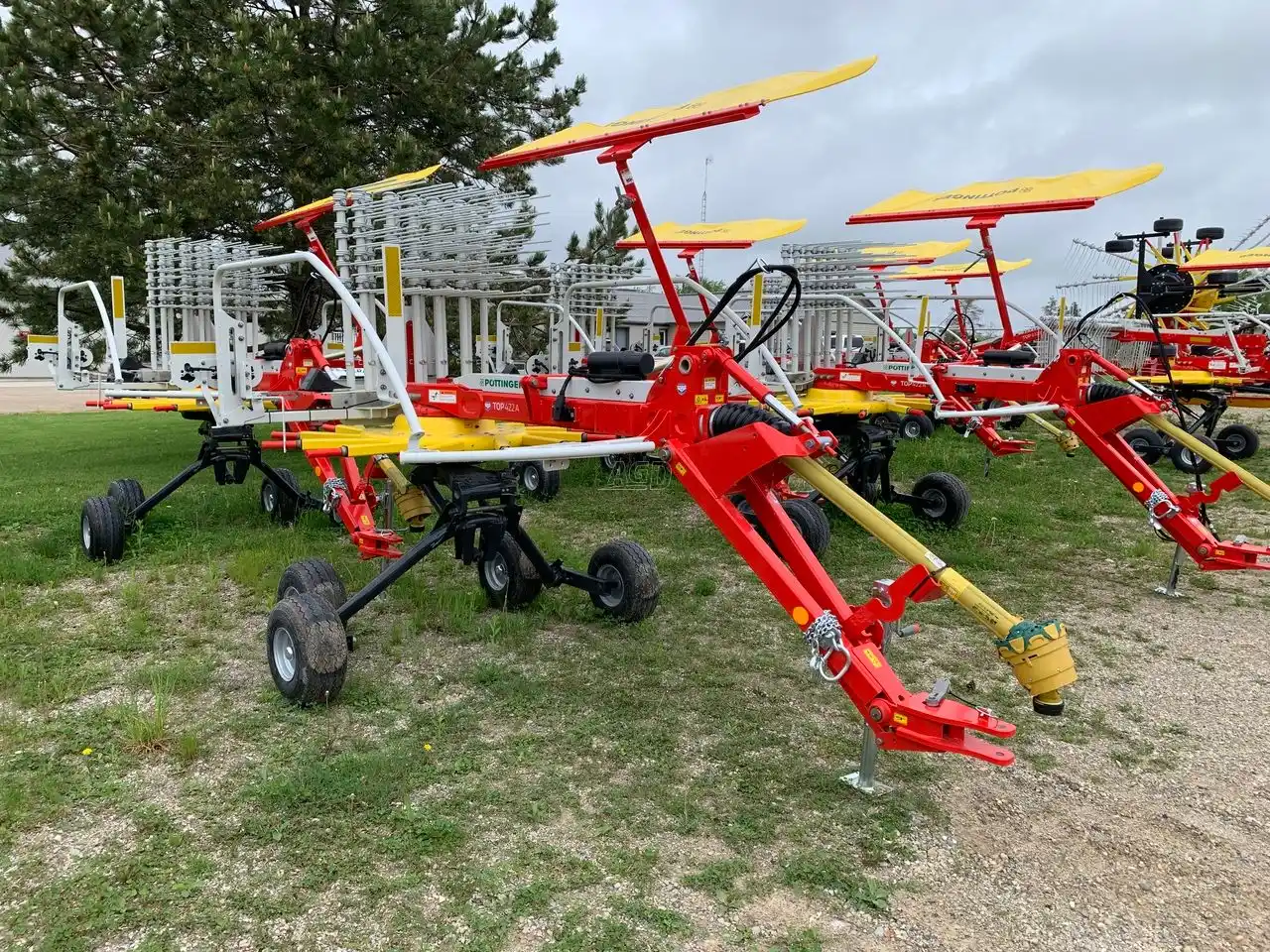 Gallery image 1 for New Pottinger TOP 422 A Rake