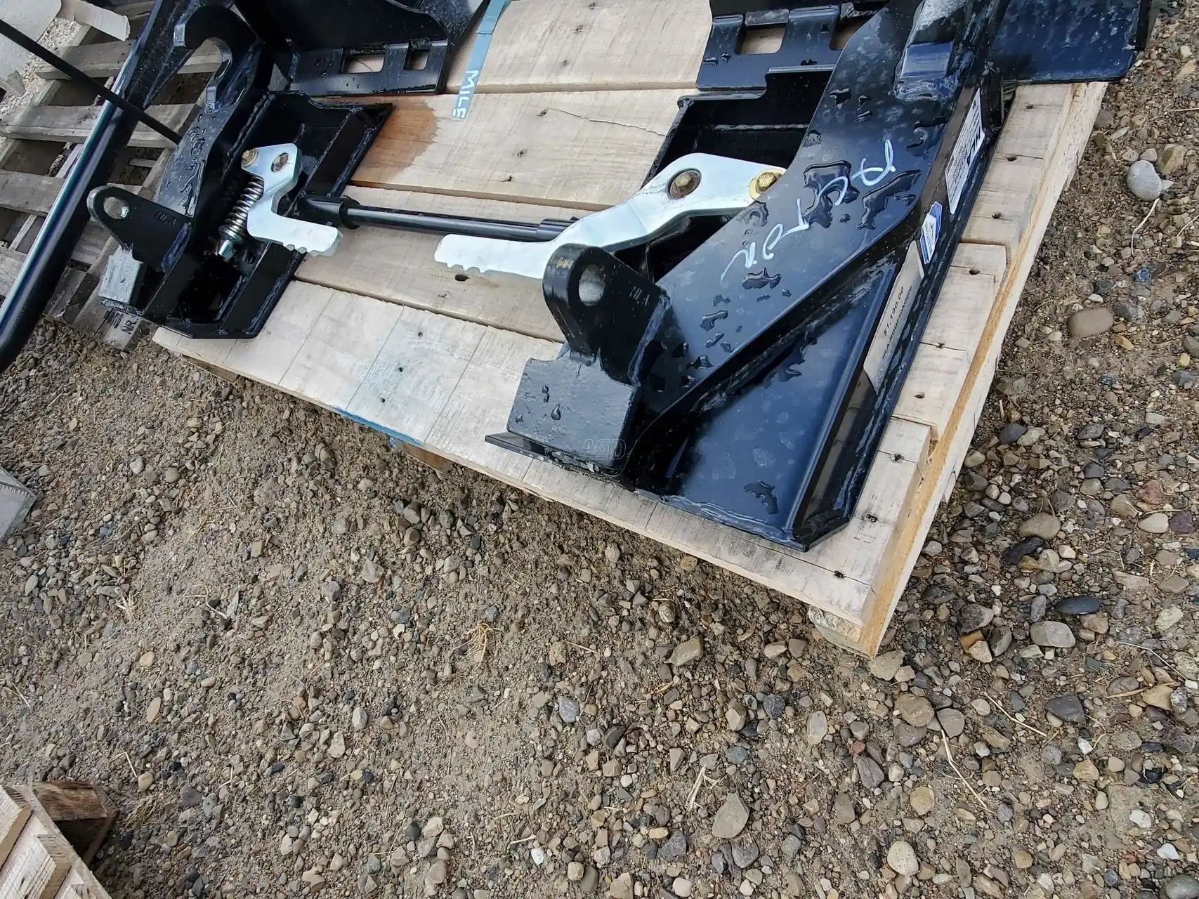 Gallery image 1 for New HLA Attachments BOQF10A0600 Adapter