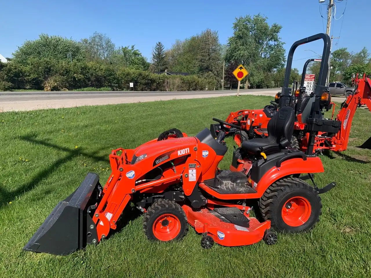 Gallery image 1 for New Kioti CS2220 Tractor