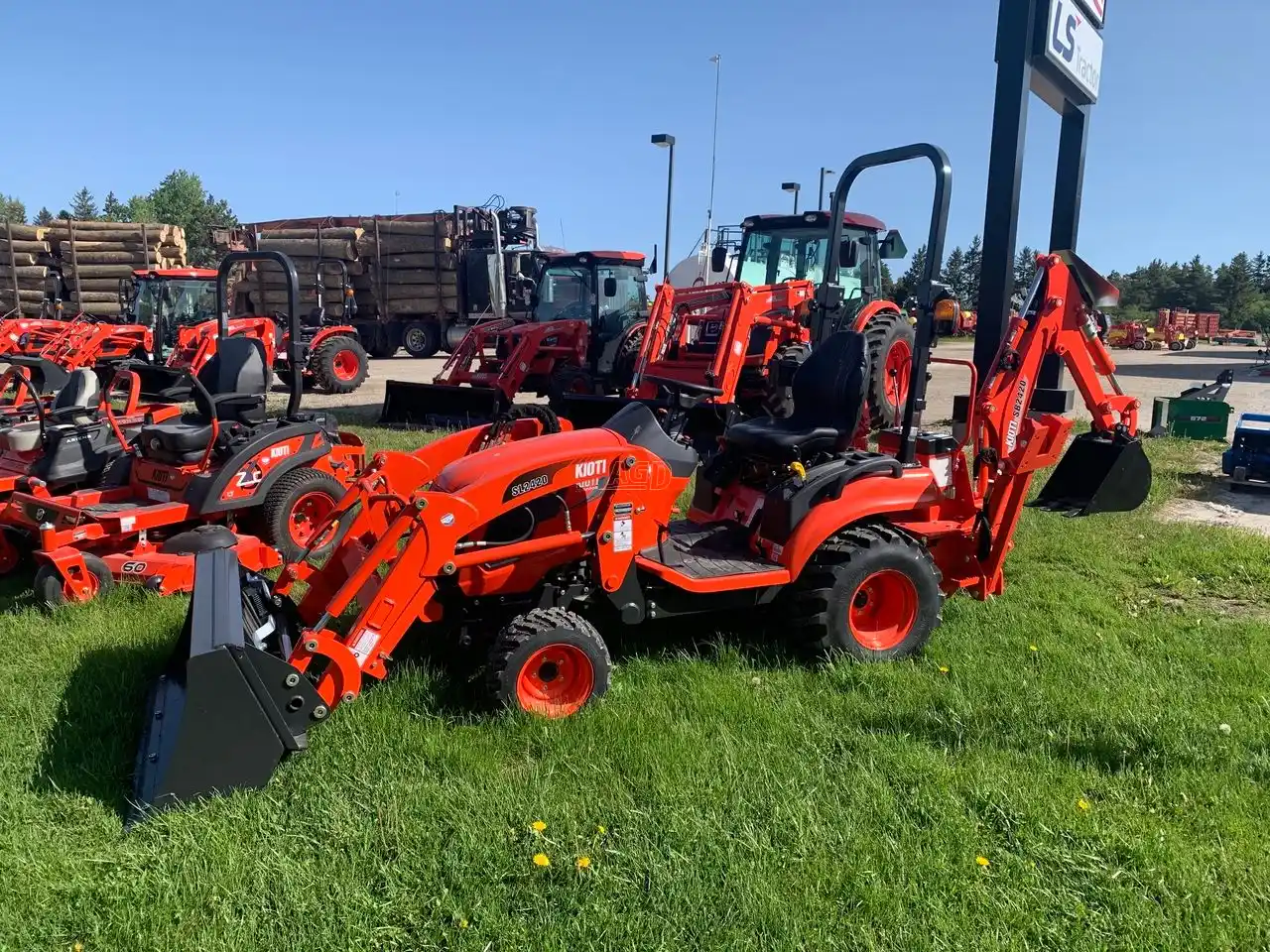 Gallery image 1 for New Kioti CS2220 Tractor