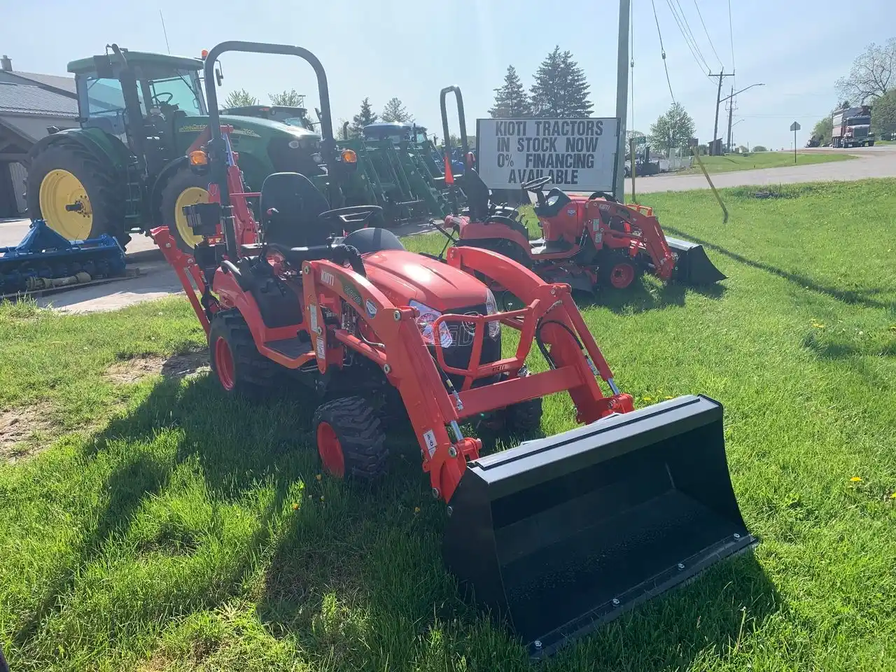 Gallery image 2 for New Kioti CS2220 Tractor