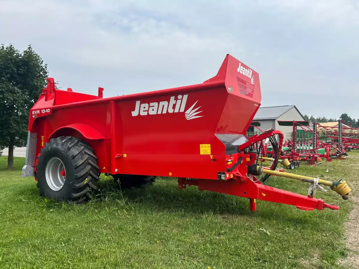 Gallery image 1 for New Jeantil EVR 13-10 Manure Spreader