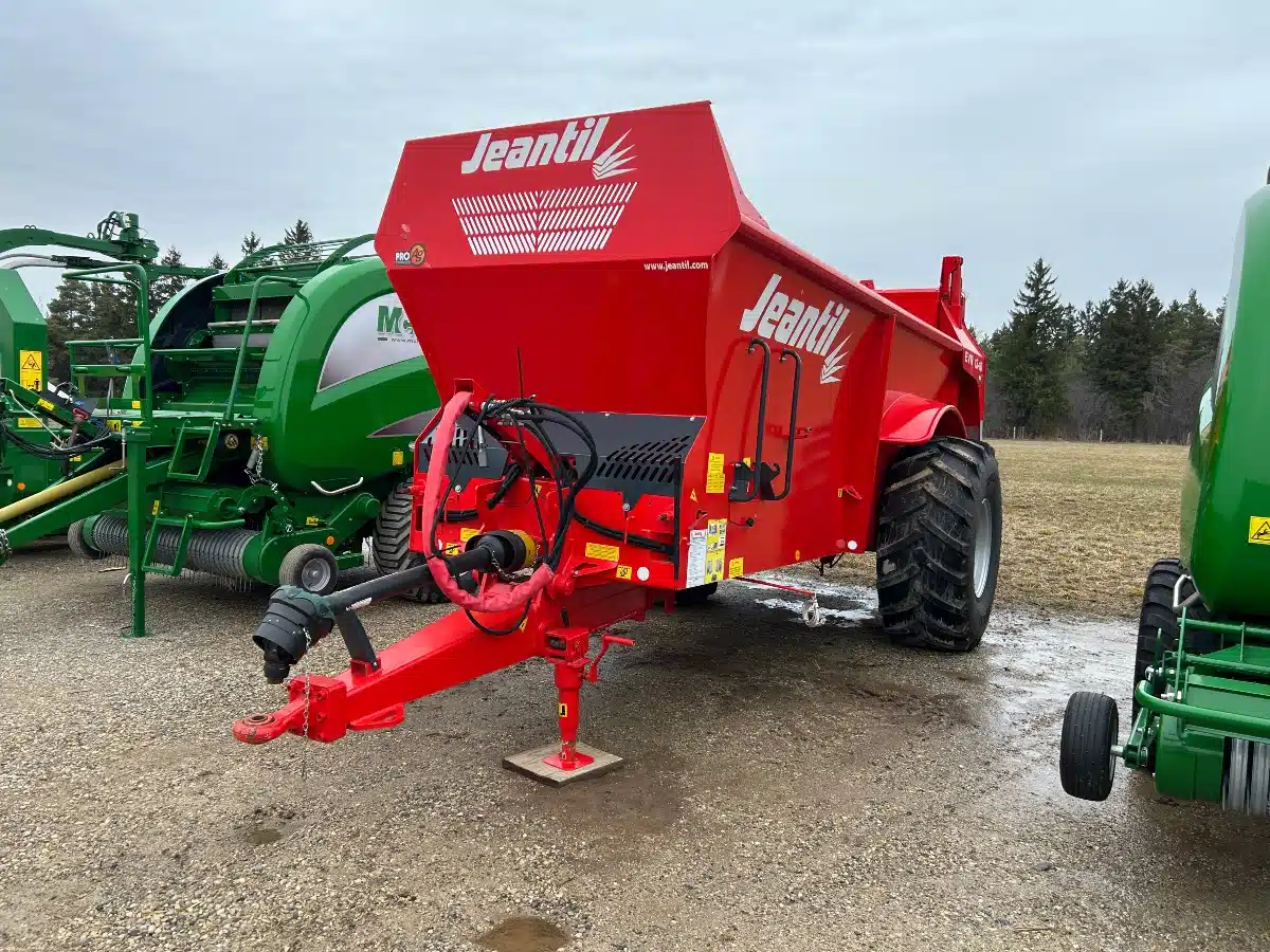 Gallery image 2 for New Jeantil EVR 13-10 Manure Spreader
